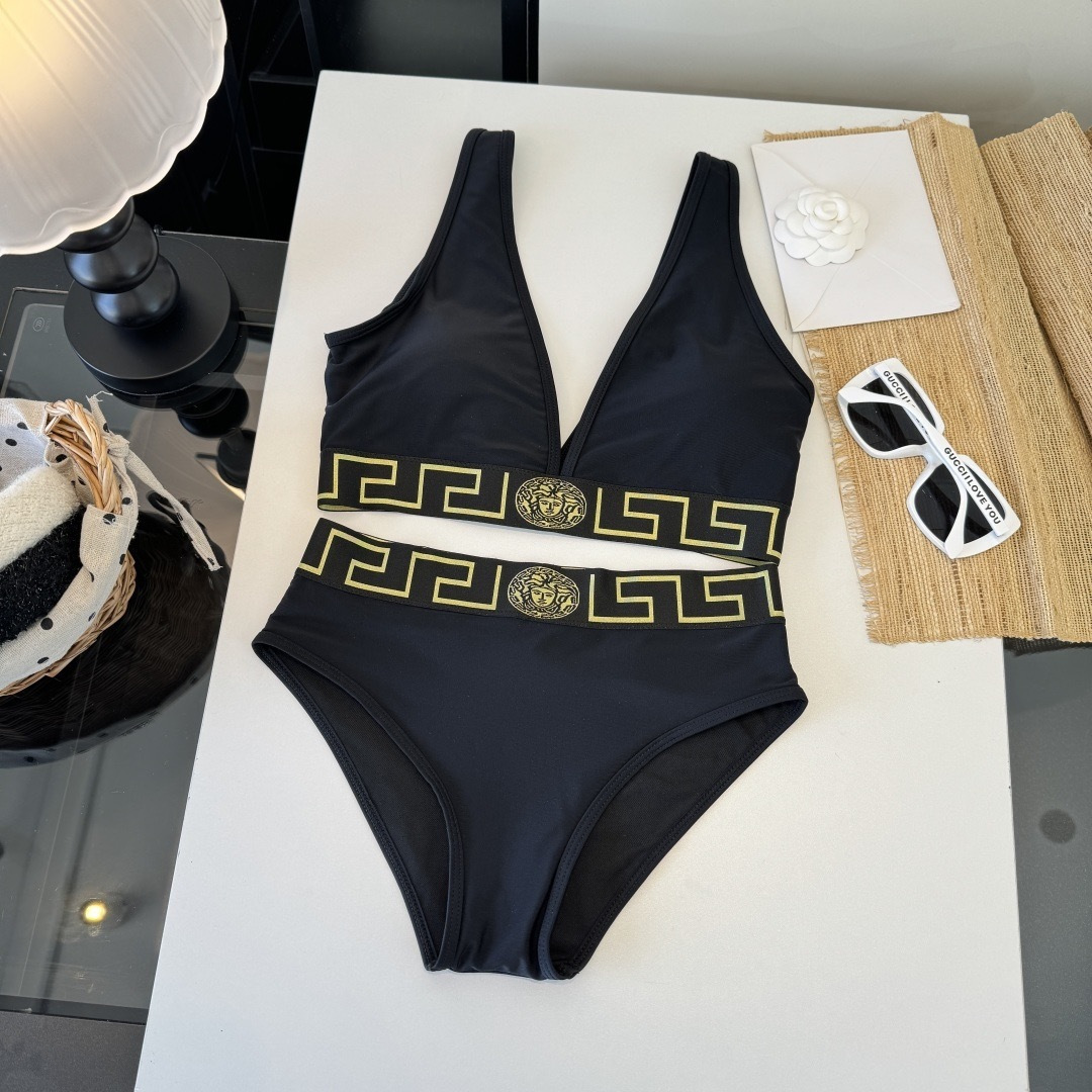 。范思哲分体比基尼👙泳衣 😍🥰适合多种场景的游泳衣🏊‍♀️海边 游泳池 温泉 水上乐园 漂流都可以😌内搭