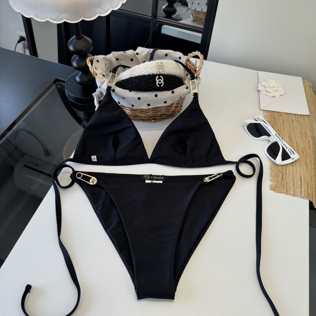。范思哲分体比基尼👙泳衣 😍🥰适合多种场景的游泳衣🏊‍♀️海边 游泳池 温泉 水上乐园 漂流都可以😌内搭