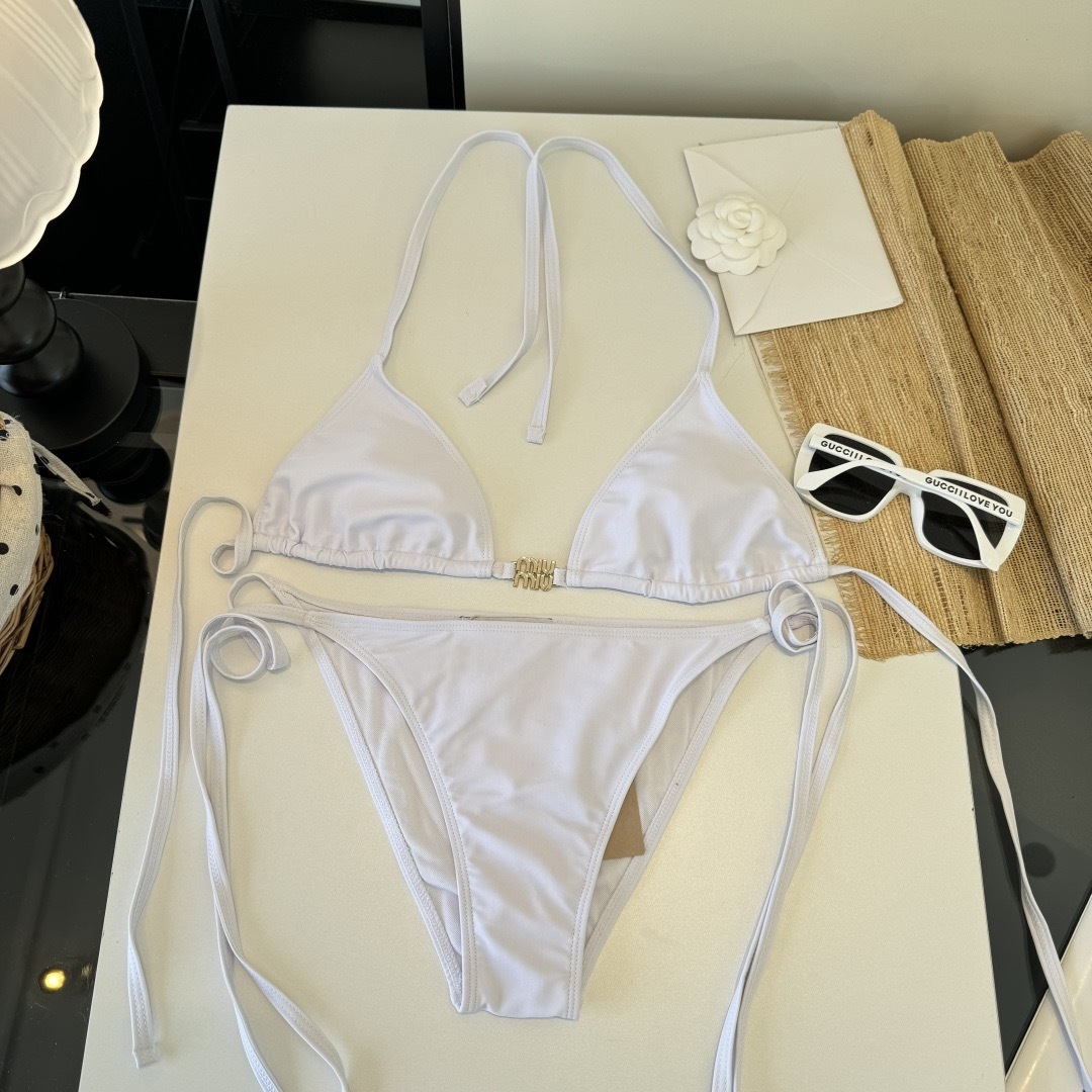 。miumiu缪缪新款分体比基尼泳衣👙❤️😍🥰适合多种场景的游泳衣🏊‍♀️海边 游泳池 温泉 水上乐园 