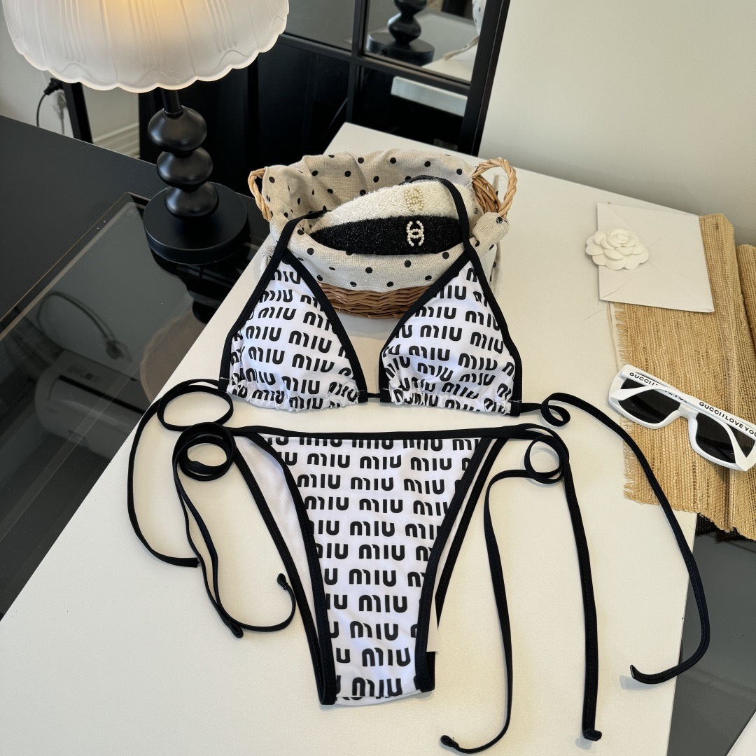 。miumiu缪缪新款分体比基尼泳衣👙❤️😍🥰适合多种场景的游泳衣🏊‍♀️海边 游泳池 温泉 水上乐园 