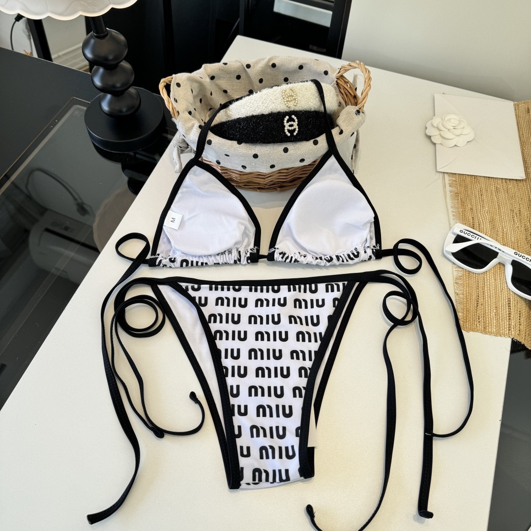 。miumiu缪缪新款分体比基尼泳衣👙❤️😍🥰适合多种场景的游泳衣🏊‍♀️海边 游泳池 温泉 水上乐园 