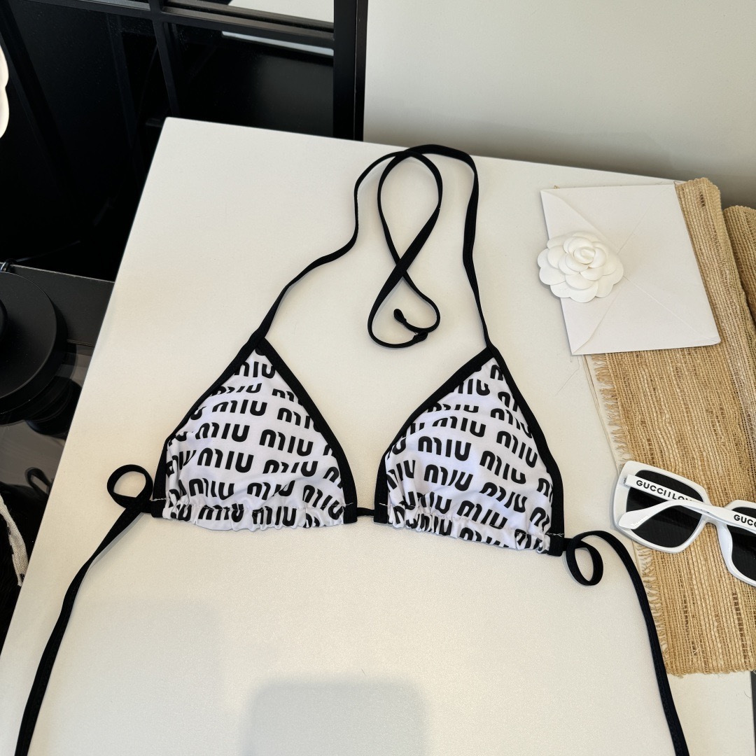 。miumiu缪缪新款分体比基尼泳衣👙❤️😍🥰适合多种场景的游泳衣🏊‍♀️海边 游泳池 温泉 水上乐园 