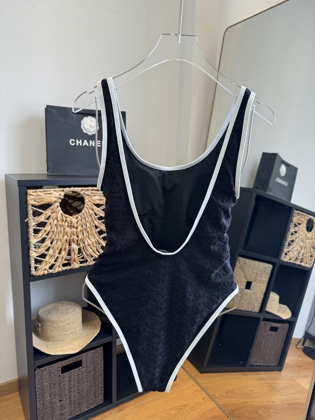 。Chanel香奈儿新款连体泳衣👙❤️😍🥰适合多种场景的游泳衣🏊‍♀️海边 游泳池 温泉 水上乐园 漂流
