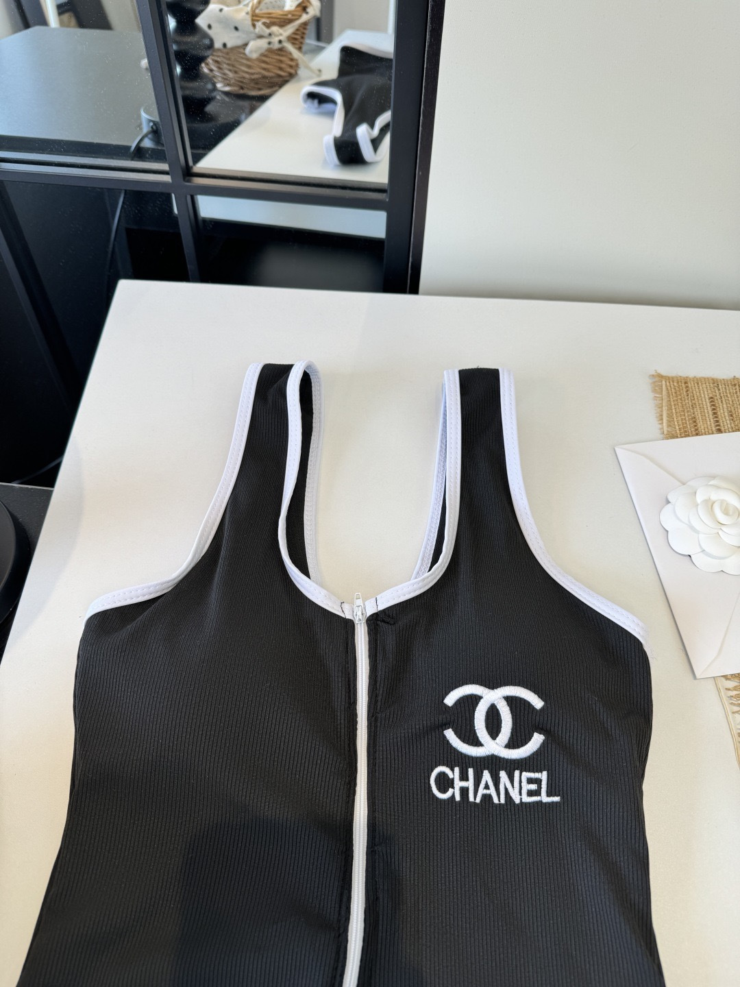 。Chanel香奈儿新款连体泳衣👙❤️😍🥰适合多种场景的游泳衣🏊‍♀️海边 游泳池 温泉 水上乐园 漂流