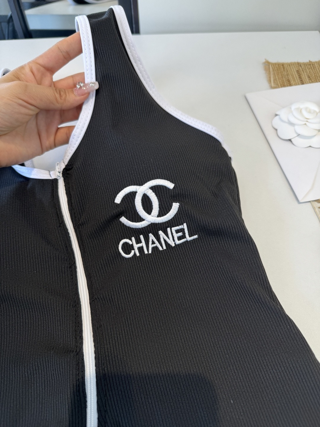 。Chanel香奈儿新款连体泳衣👙❤️😍🥰适合多种场景的游泳衣🏊‍♀️海边 游泳池 温泉 水上乐园 漂流