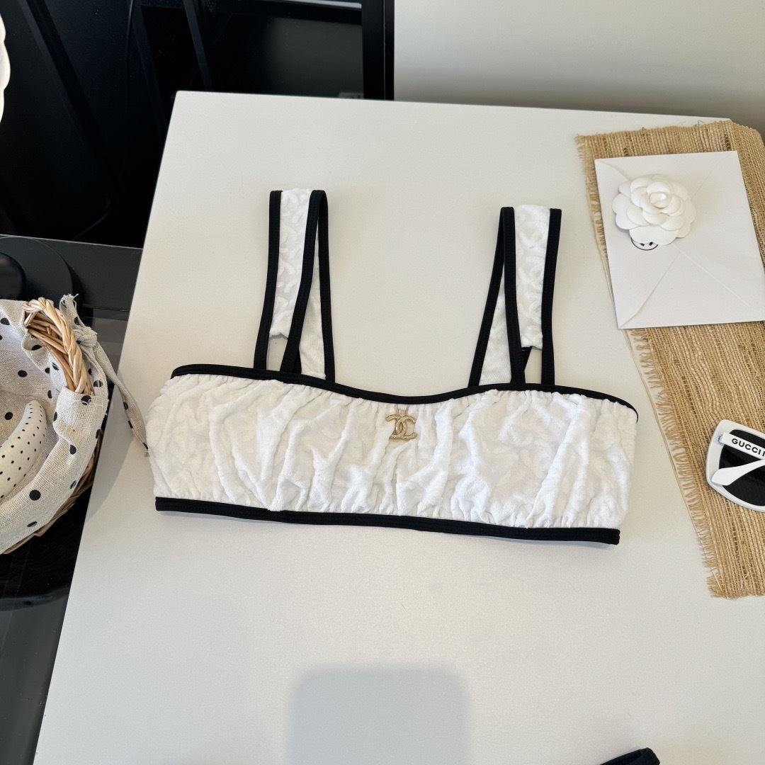 。Chanel香奈儿新款比基尼泳衣👙❤️😍🥰适合多种场景的游泳衣🏊‍♀️海边 游泳池 温泉 水上乐园 漂
