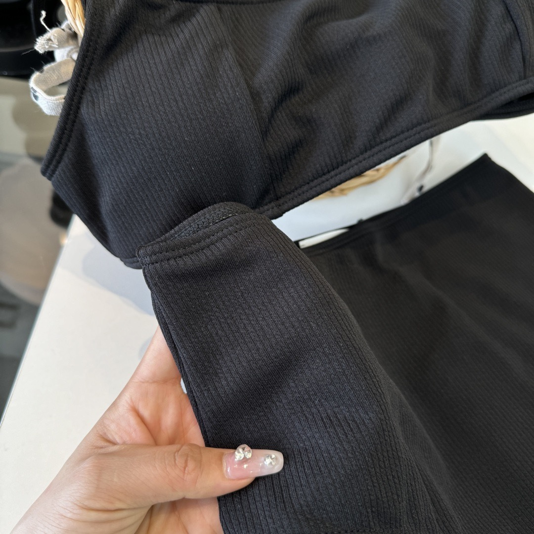 。Celine赛琳分体泳衣比基尼👙，S M L XL