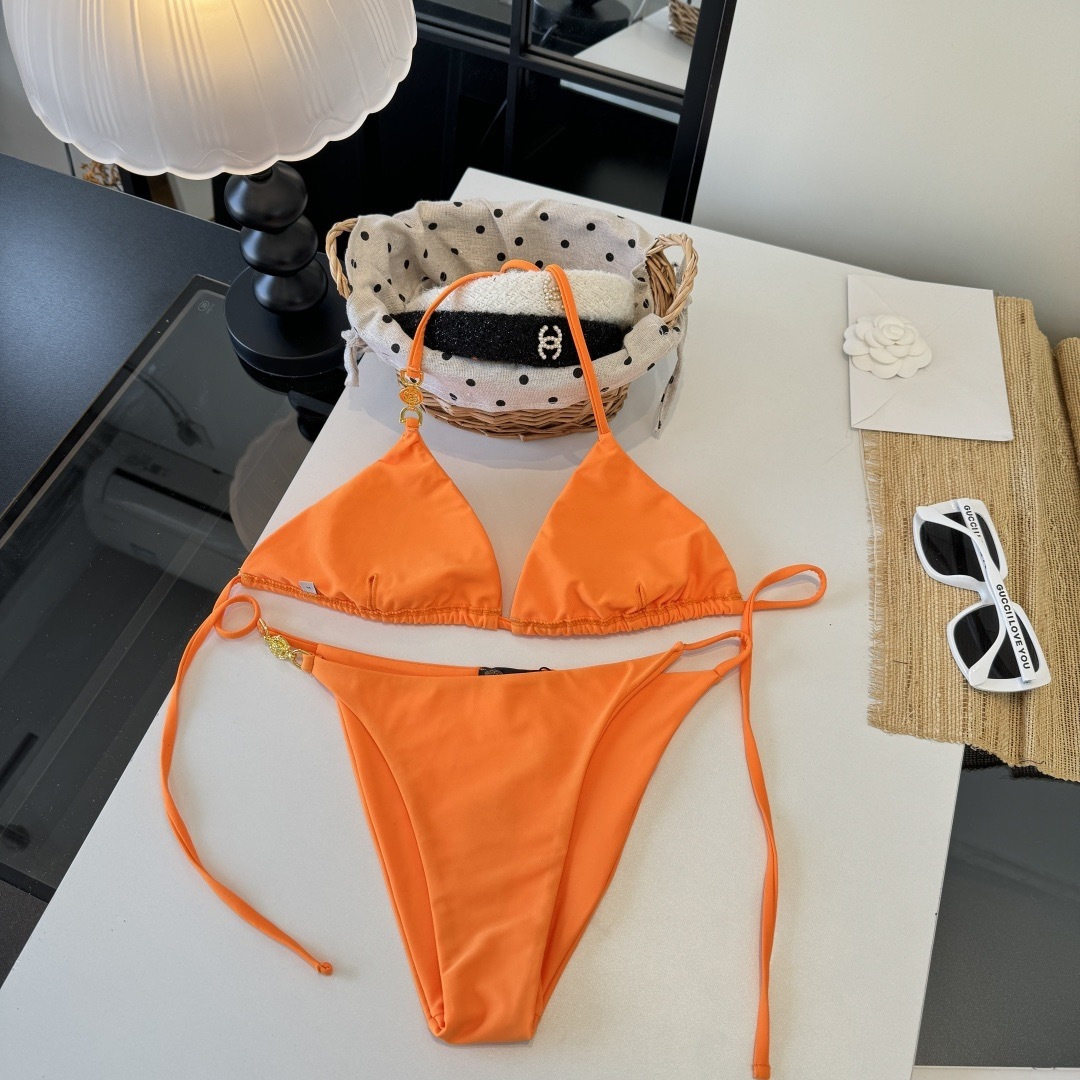 。范思哲分体比基尼👙泳衣 😍🥰适合多种场景的游泳衣🏊‍♀️海边 游泳池 温泉 水上乐园 漂流都可以😌内搭
