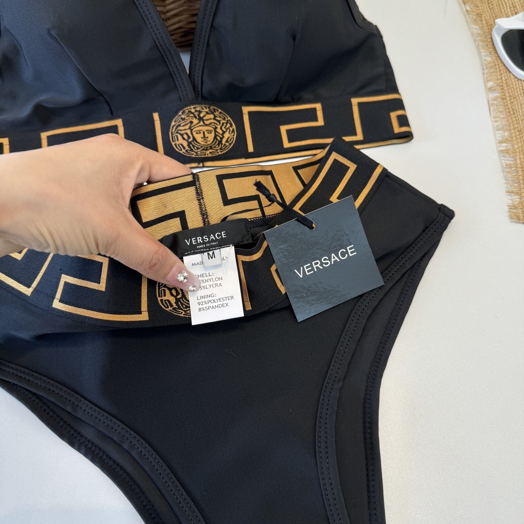 。范思哲分体比基尼👙泳衣 😍🥰适合多种场景的游泳衣🏊‍♀️海边 游泳池 温泉 水上乐园 漂流都可以😌内搭