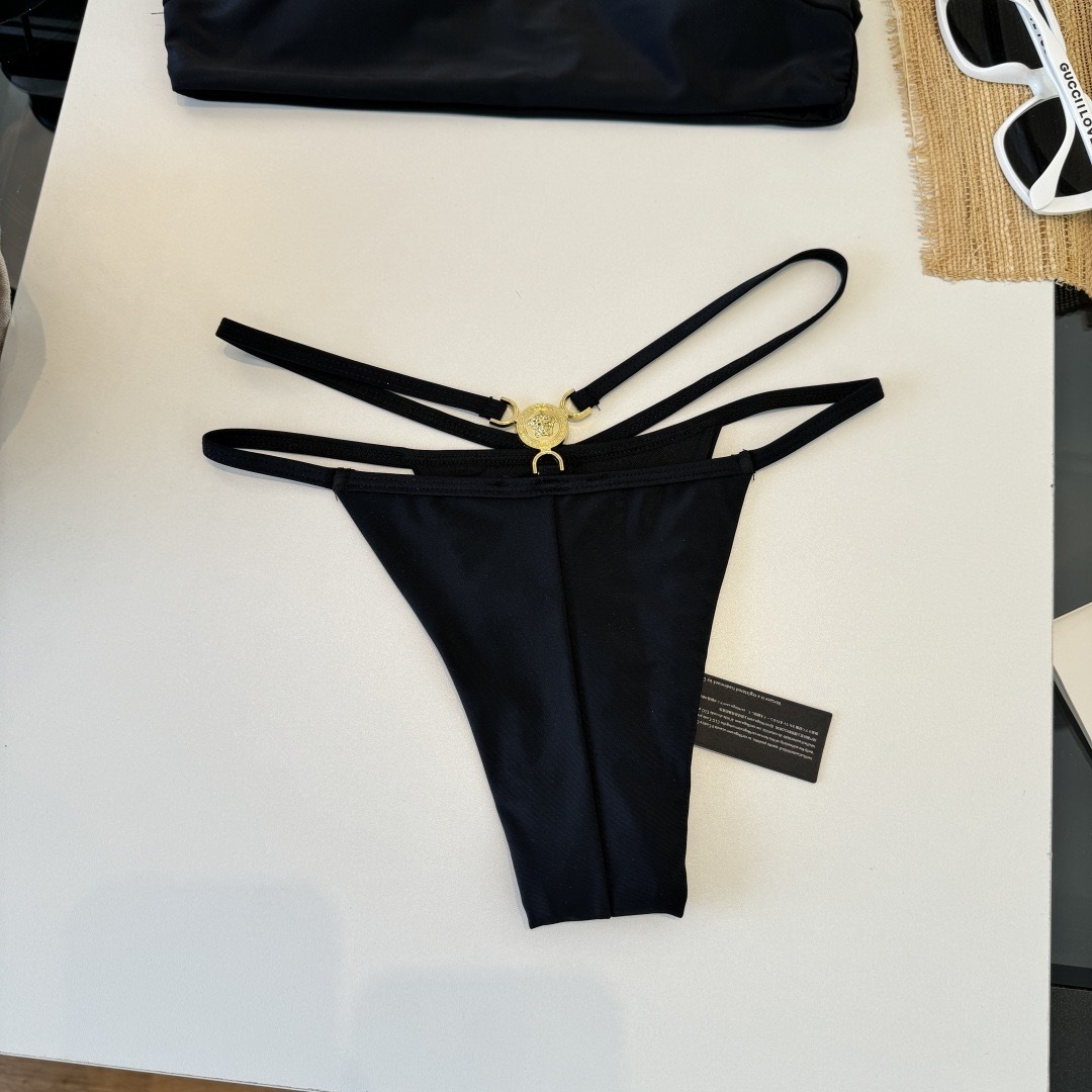 。范思哲分体比基尼👙泳衣 😍🥰适合多种场景的游泳衣🏊‍♀️海边 游泳池 温泉 水上乐园 漂流都可以😌内搭