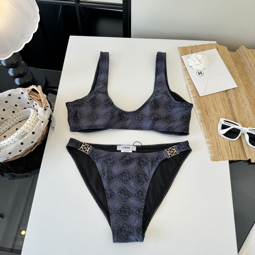 。罗意威LOEWE新款分体比基尼泳衣👙❤️😍🥰适合多种场景的游泳衣🏊‍♀️海边 游泳池 温泉 水上乐园 