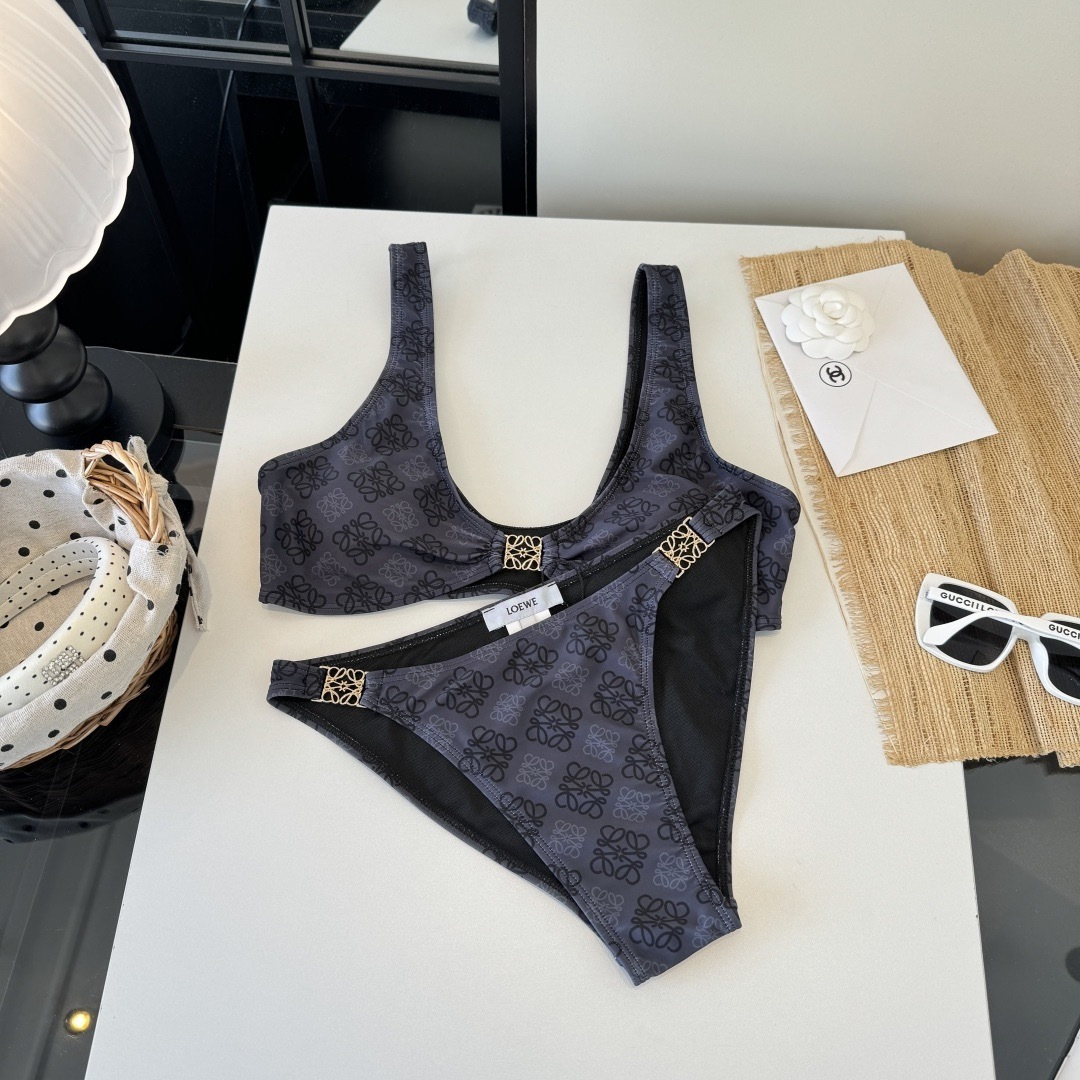 。罗意威LOEWE新款分体比基尼泳衣👙❤️😍🥰适合多种场景的游泳衣🏊‍♀️海边 游泳池 温泉 水上乐园 