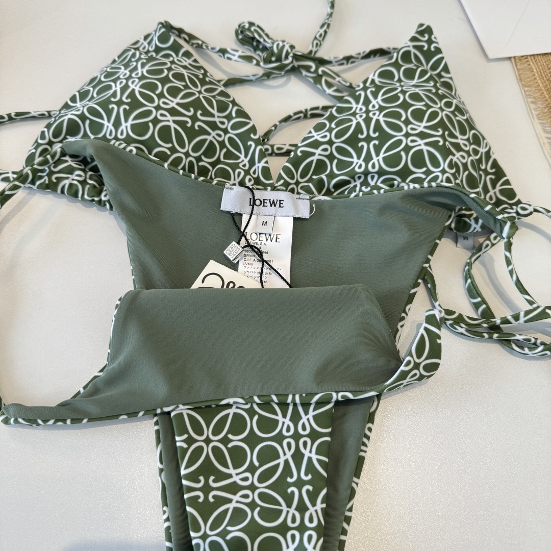 。罗意威LOEWE新款比基尼泳衣👙❤️😍🥰适合多种场景的游泳衣🏊‍♀️海边 游泳池 温泉 水上乐园 漂流