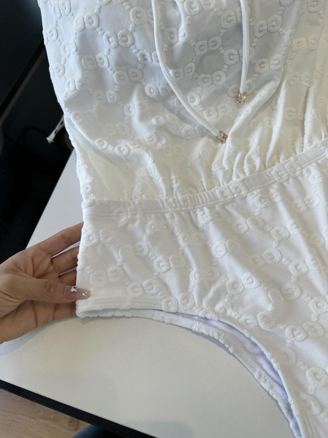 。Gucci古奇连体泳衣👙 上身超级棒！同步各大专柜发售，自然而然呈现时尚感！十分减龄，具有年轻活力。 