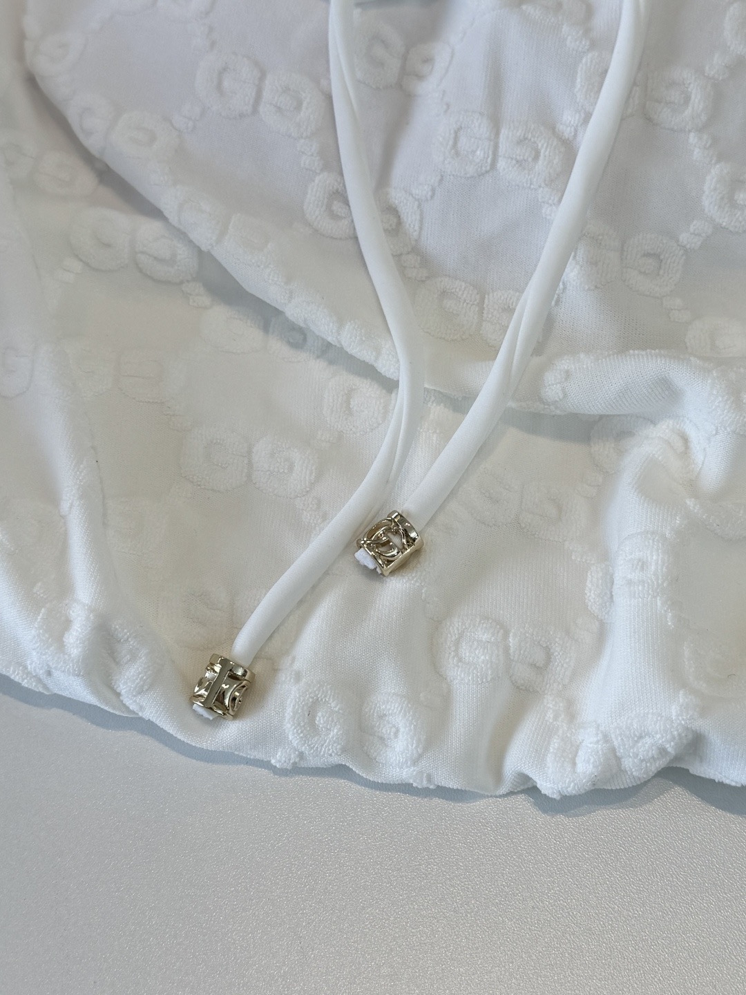 。Gucci古奇连体泳衣👙 上身超级棒！同步各大专柜发售，自然而然呈现时尚感！十分减龄，具有年轻活力。 