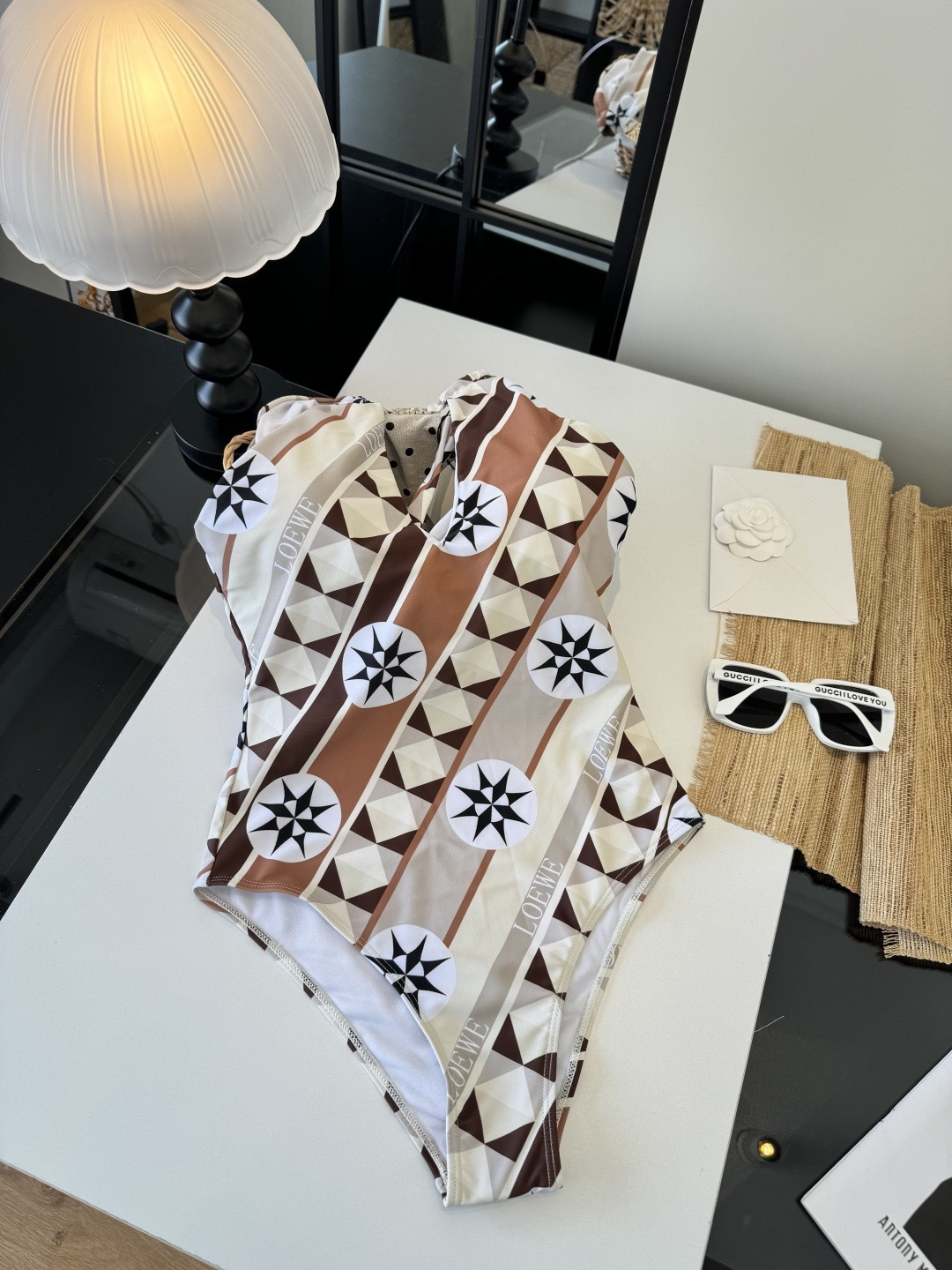 。LOEWE罗意威新款连体泳衣👙❤️😍🥰适合多种场景的游泳衣🏊‍♀️海边 游泳池 温泉 水上乐园 漂流都