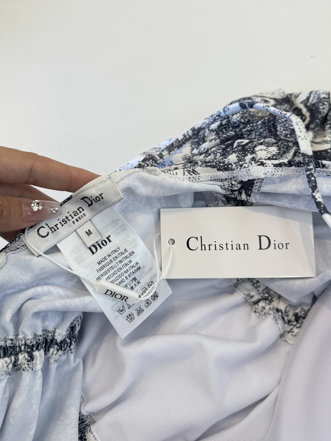 。Dior迪奥新连体比基尼👙泳衣，个性十足，超显水蛇腰，出游必备SM L XL