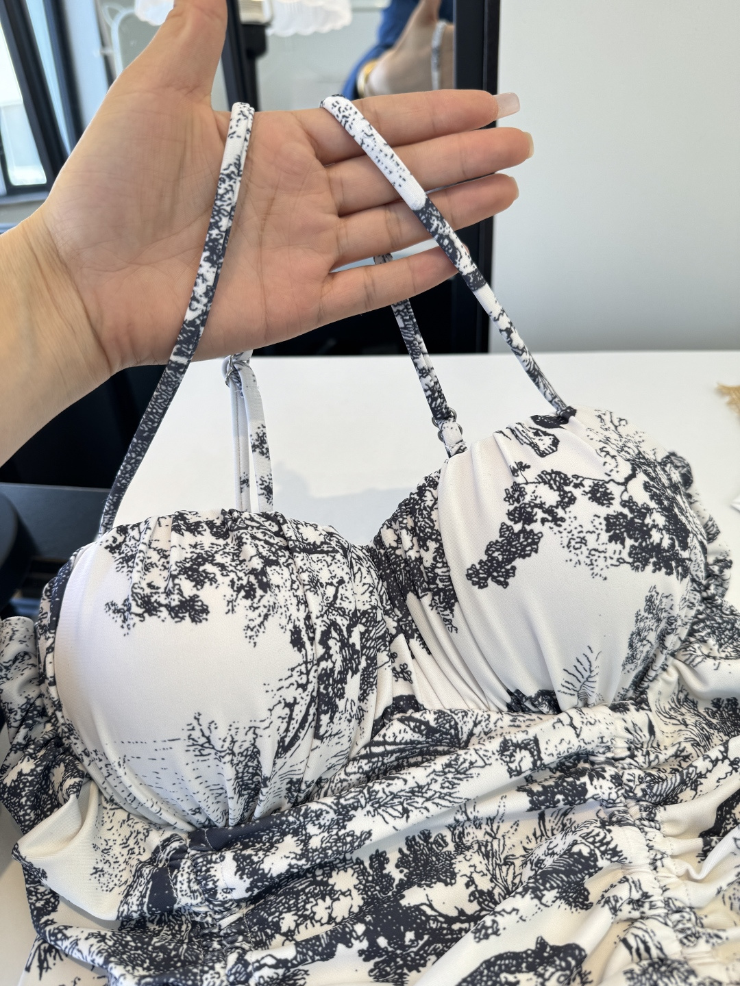 。Dior迪奥新连体比基尼👙泳衣，个性十足，超显水蛇腰，出游必备SM L XL