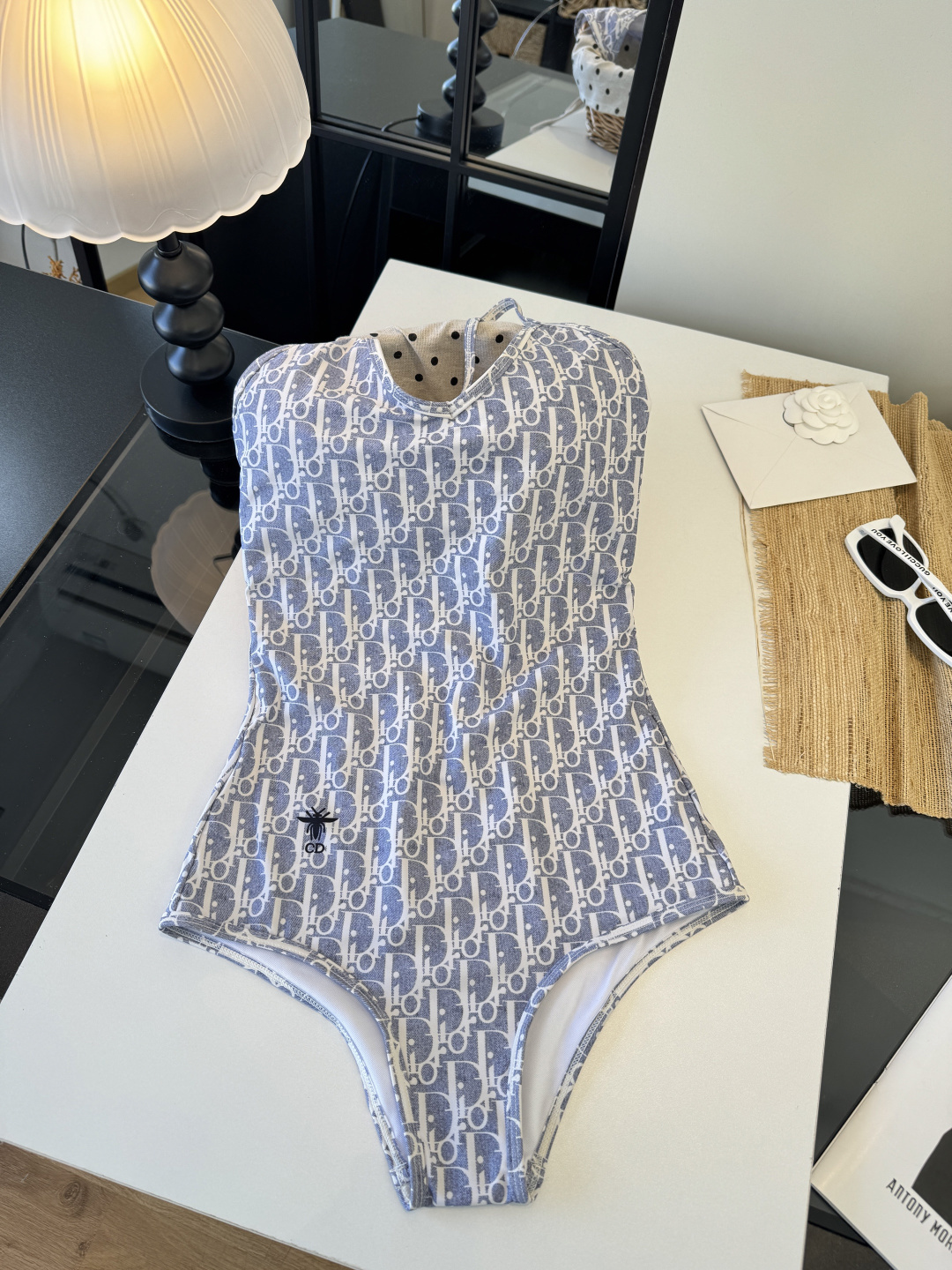 。Dior迪奥新连体比基尼👙泳衣，个性十足，超显水蛇腰，出游必备SM L XL