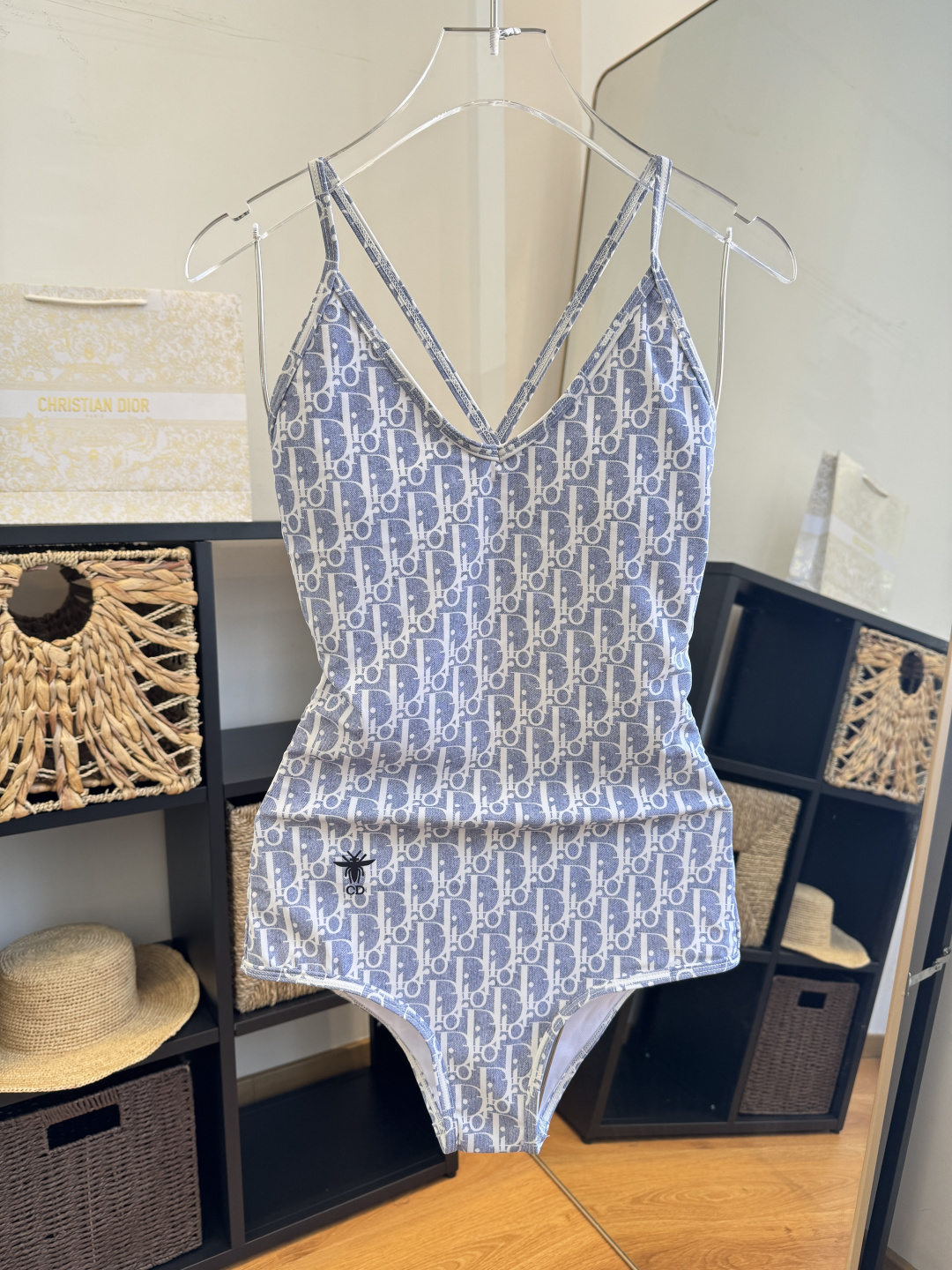 。Dior迪奥新连体比基尼👙泳衣，个性十足，超显水蛇腰，出游必备SM L XL