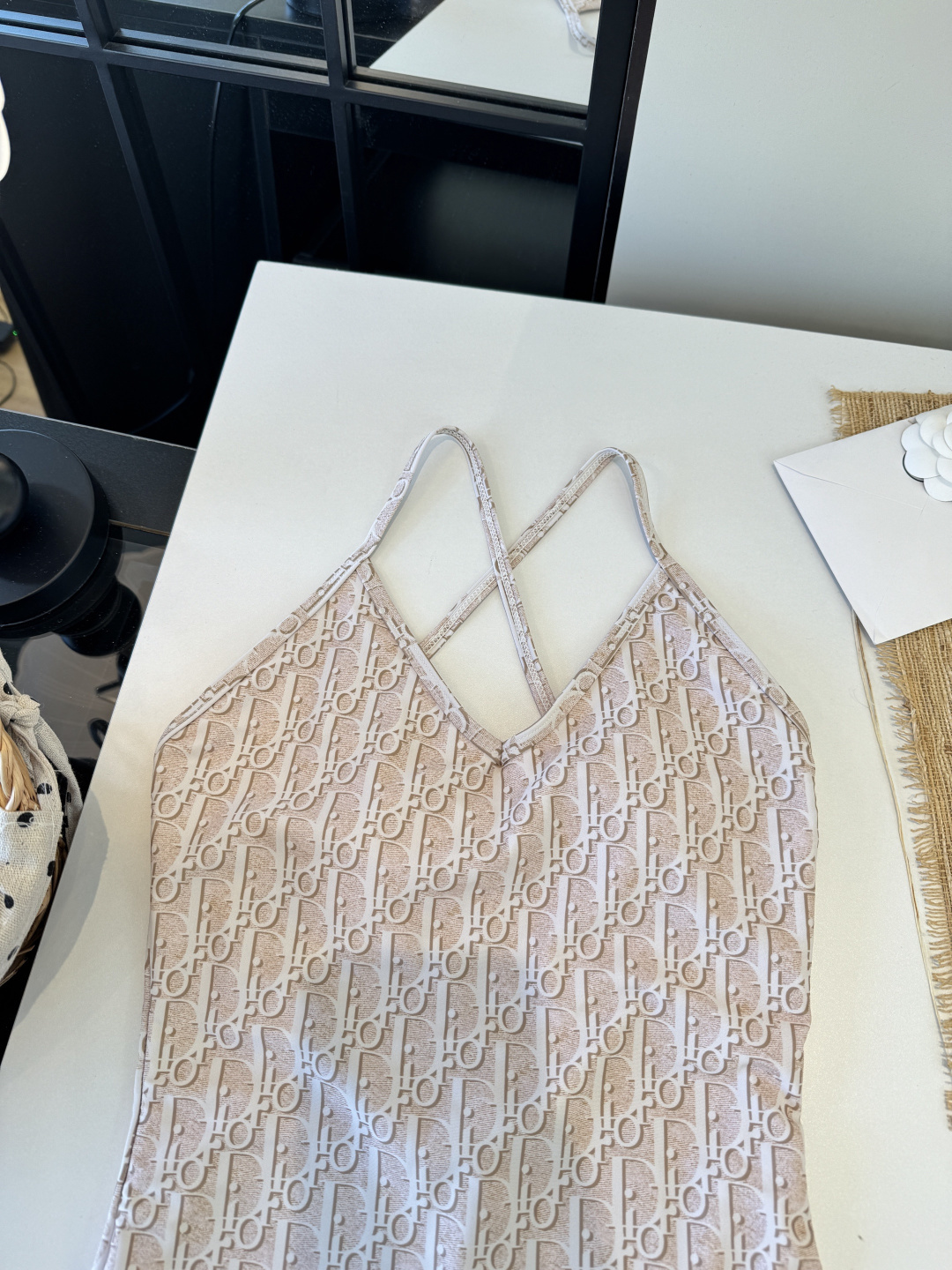 。Dior迪奥新连体比基尼👙泳衣，个性十足，超显水蛇腰，出游必备SM L XL