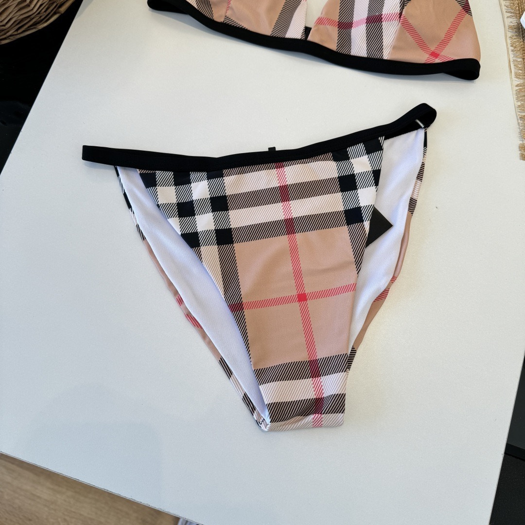 。巴宝莉Burberry新款分体比基尼👙个性十足，超显水蛇腰，出游必备SM L XL