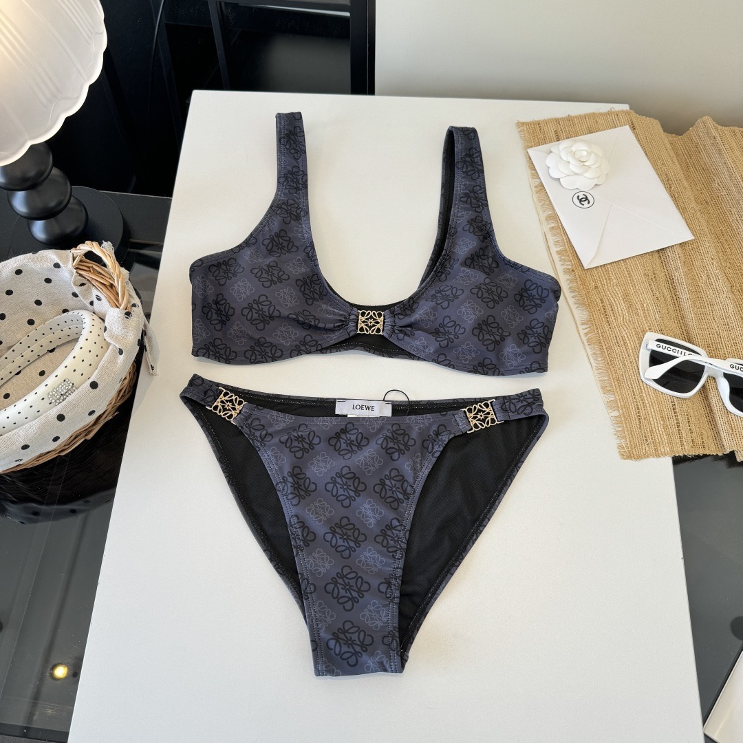 。罗意威LOEWE新款分体比基尼泳衣👙❤️😍🥰适合多种场景的游泳衣🏊‍♀️海边 游泳池 温泉 水上乐园 