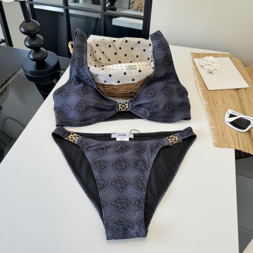 。罗意威LOEWE新款分体比基尼泳衣👙❤️😍🥰适合多种场景的游泳衣🏊‍♀️海边 游泳池 温泉 水上乐园 