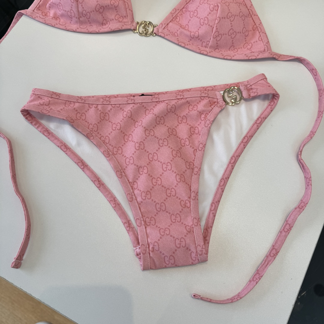 。Gucci古奇比基尼👙 上身超级棒！同步各大专柜发售，自然而然呈现时尚感！十分减龄，具有年轻活力。 码