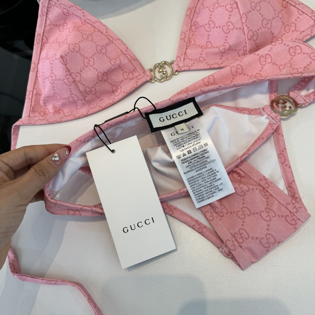。Gucci古奇比基尼👙 上身超级棒！同步各大专柜发售，自然而然呈现时尚感！十分减龄，具有年轻活力。 码