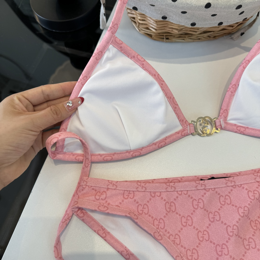 。Gucci古奇比基尼👙 上身超级棒！同步各大专柜发售，自然而然呈现时尚感！十分减龄，具有年轻活力。 码