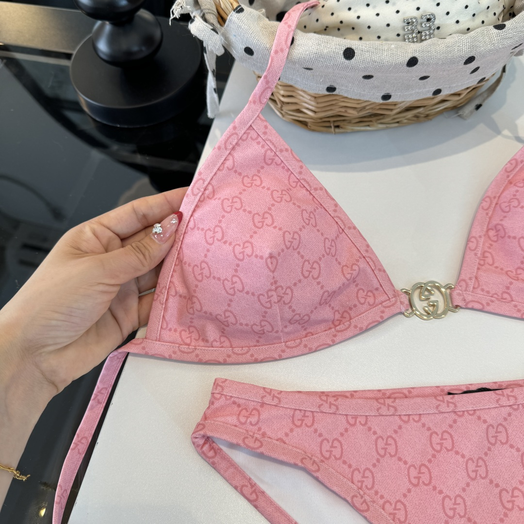 。Gucci古奇比基尼👙 上身超级棒！同步各大专柜发售，自然而然呈现时尚感！十分减龄，具有年轻活力。 码