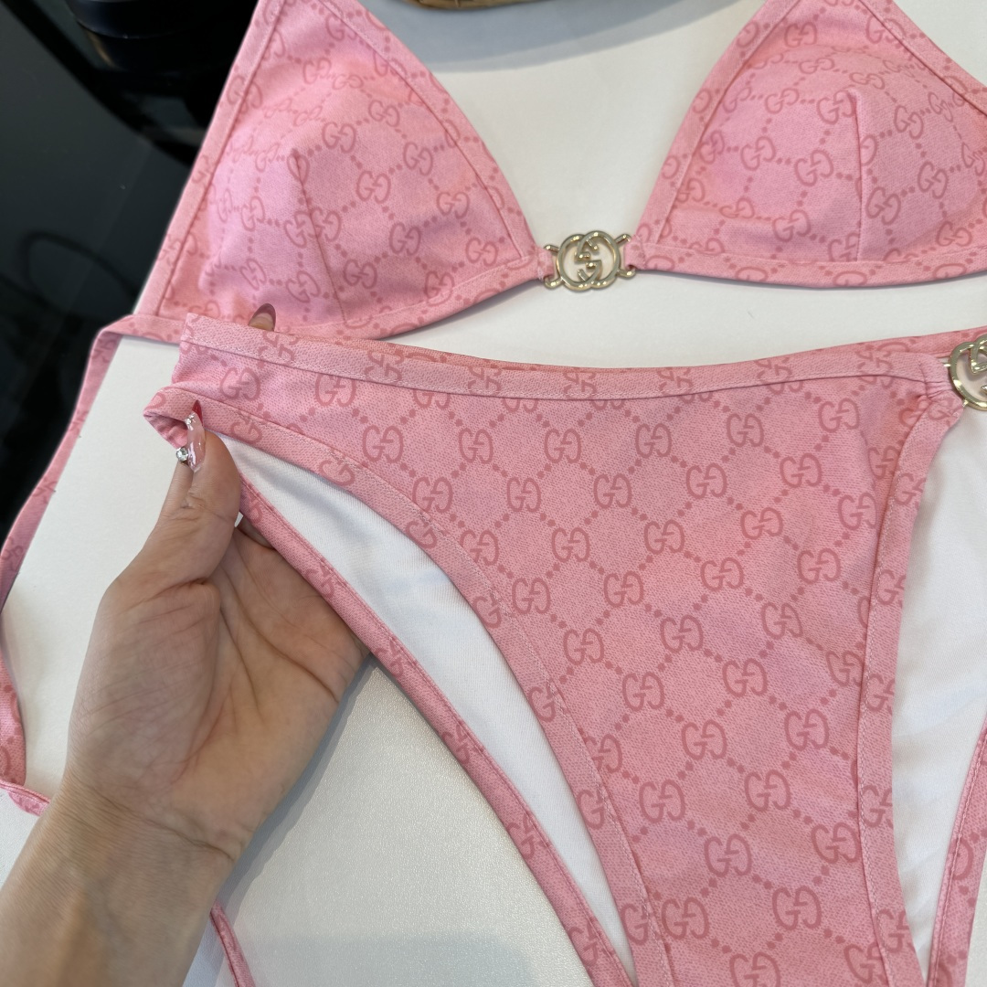 。Gucci古奇比基尼👙 上身超级棒！同步各大专柜发售，自然而然呈现时尚感！十分减龄，具有年轻活力。 码