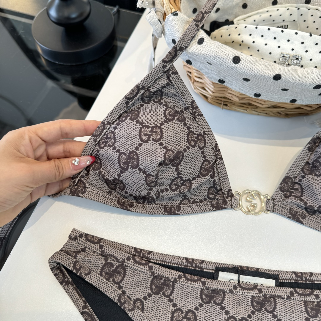 。Gucci古奇比基尼👙 上身超级棒！同步各大专柜发售，自然而然呈现时尚感！十分减龄，具有年轻活力。 码