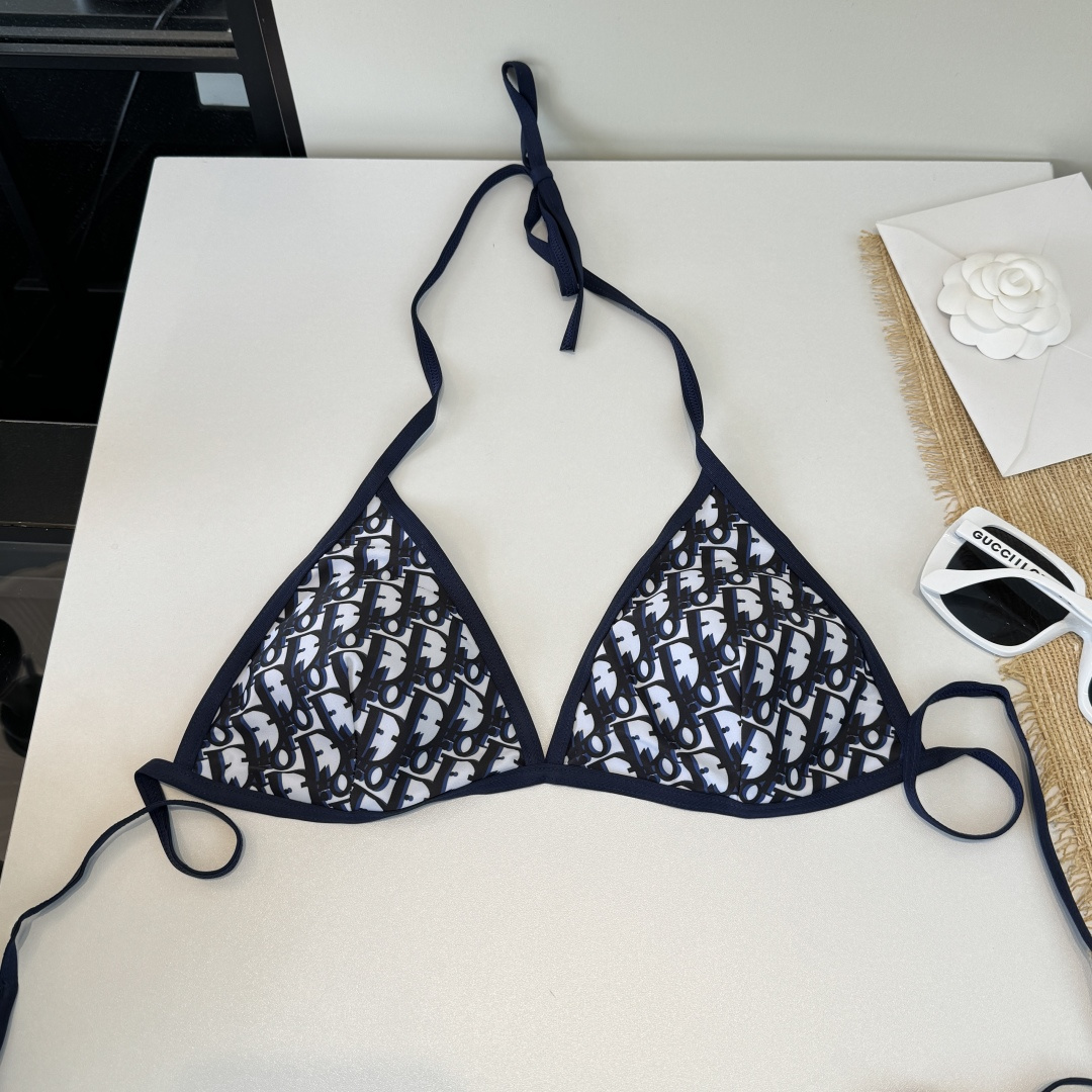 。Dior迪奥 新款比基尼泳衣👙❤️😍🥰适合多种场景的游泳衣🏊‍♀️海边 游泳池 温泉 水上乐园 漂流都