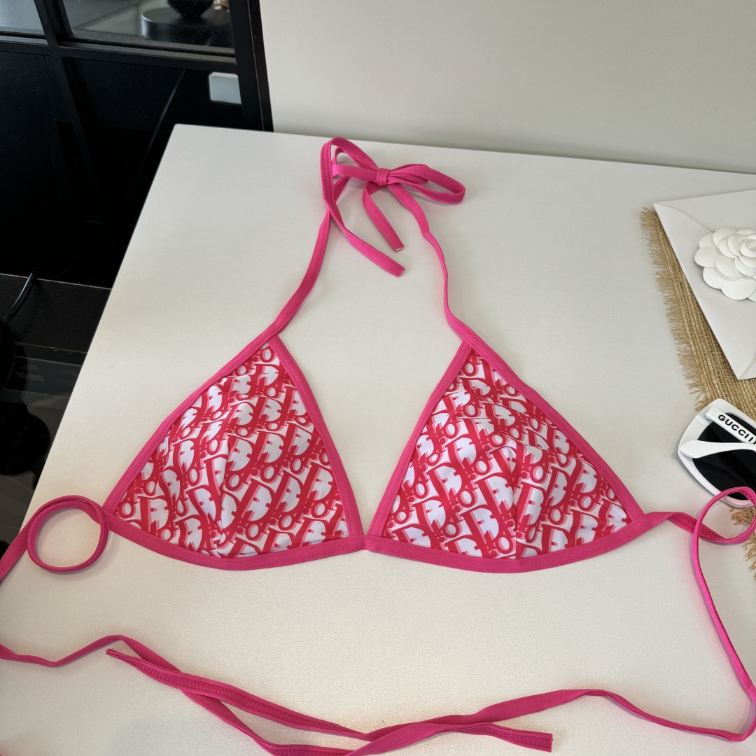 。Dior迪奥 新款比基尼泳衣👙❤️😍🥰适合多种场景的游泳衣🏊‍♀️海边 游泳池 温泉 水上乐园 漂流都
