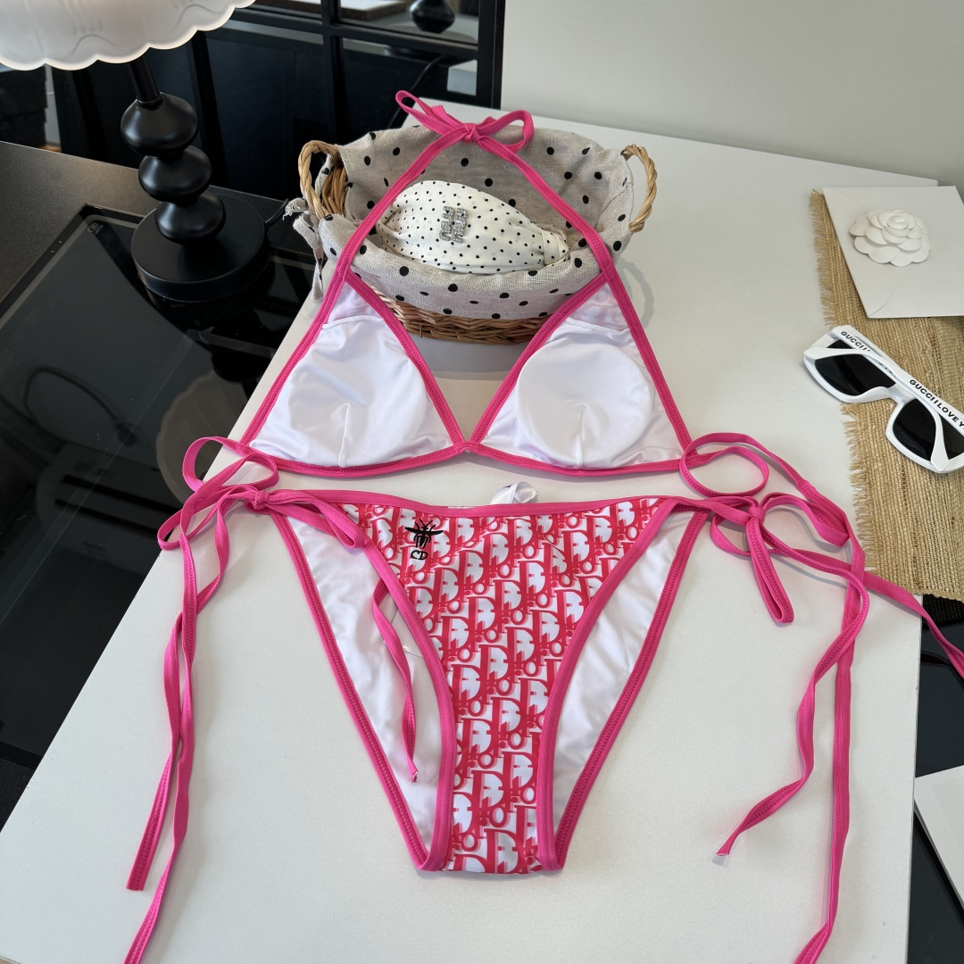 。Dior迪奥 新款比基尼泳衣👙❤️😍🥰适合多种场景的游泳衣🏊‍♀️海边 游泳池 温泉 水上乐园 漂流都