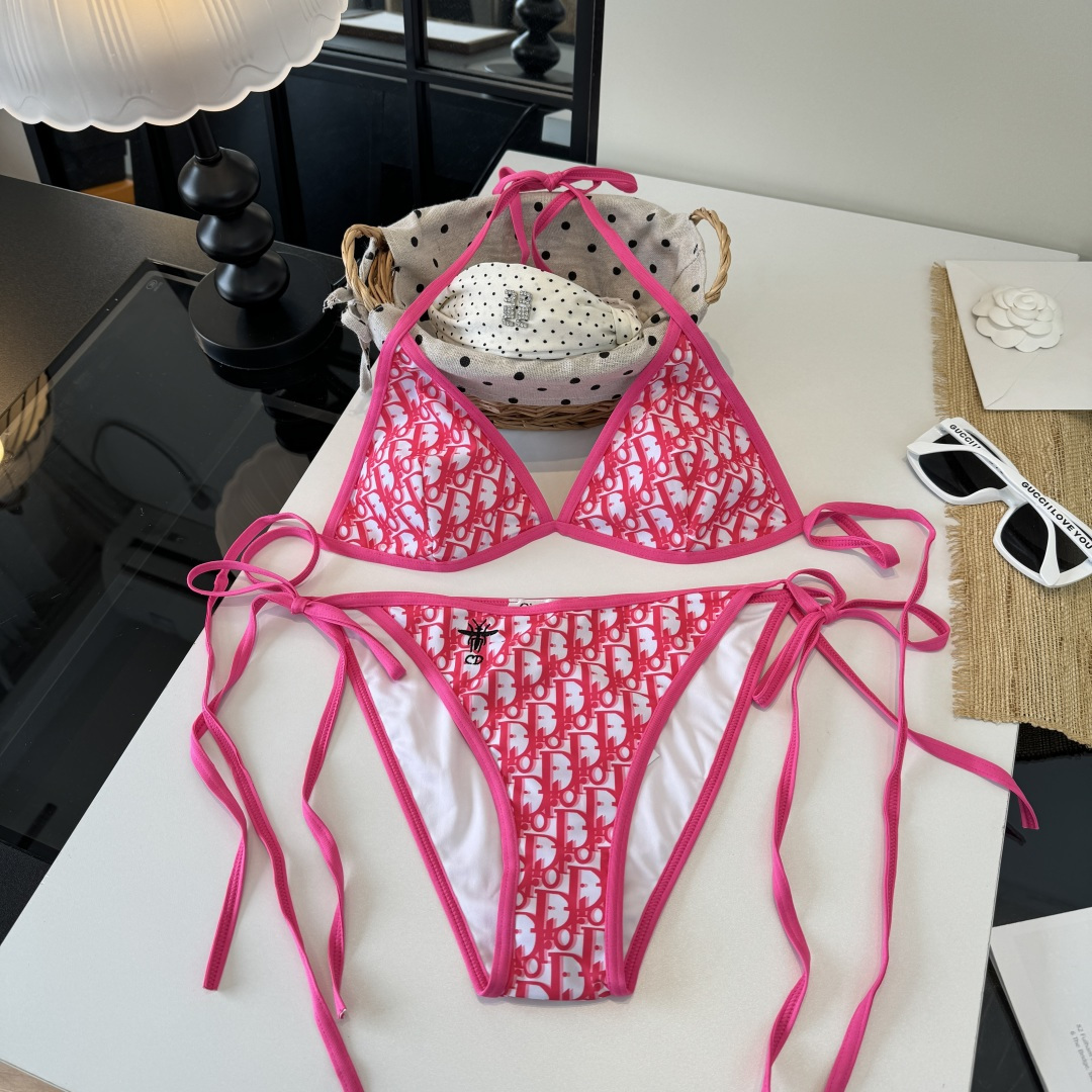 。Dior迪奥 新款比基尼泳衣👙❤️😍🥰适合多种场景的游泳衣🏊‍♀️海边 游泳池 温泉 水上乐园 漂流都