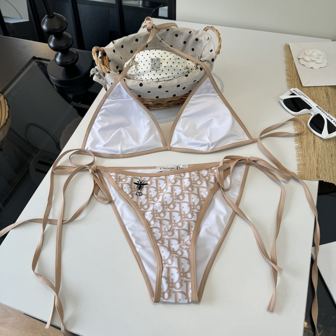 。Dior迪奥 新款比基尼泳衣👙❤️😍🥰适合多种场景的游泳衣🏊‍♀️海边 游泳池 温泉 水上乐园 漂流都