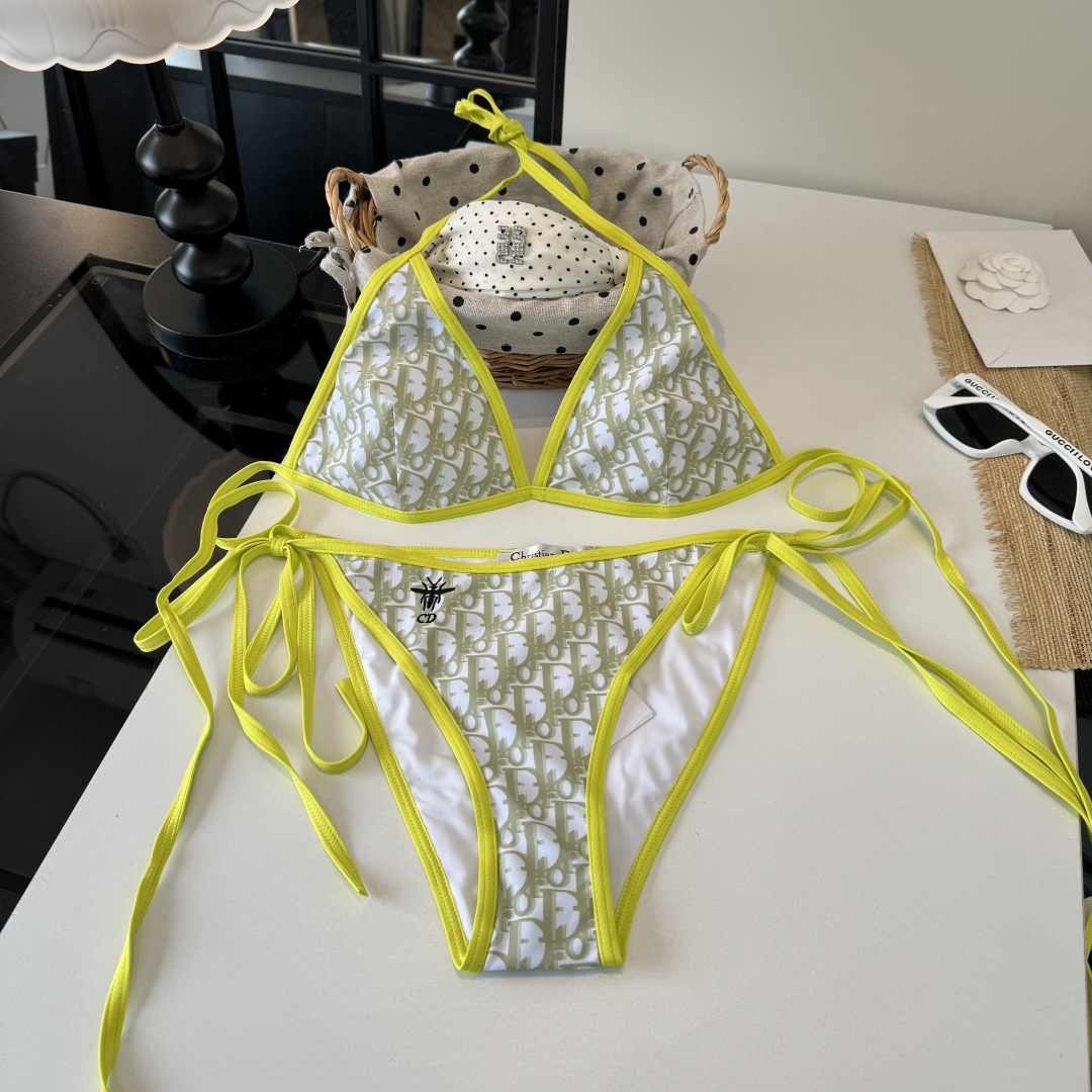 。Dior迪奥 新款比基尼泳衣👙❤️😍🥰适合多种场景的游泳衣🏊‍♀️海边 游泳池 温泉 水上乐园 漂流都