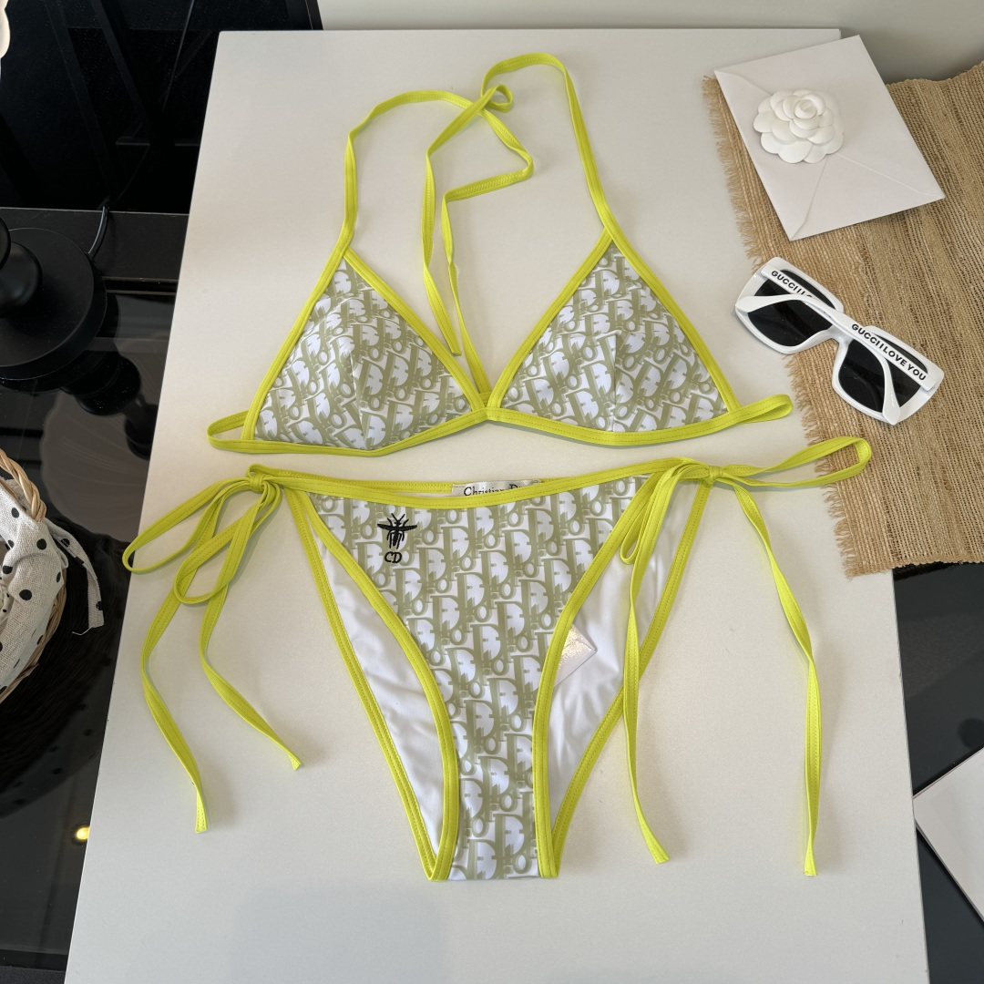 。Dior迪奥 新款比基尼泳衣👙❤️😍🥰适合多种场景的游泳衣🏊‍♀️海边 游泳池 温泉 水上乐园 漂流都