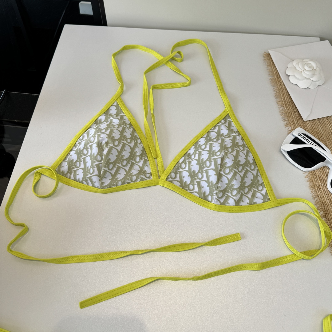 。Dior迪奥 新款比基尼泳衣👙❤️😍🥰适合多种场景的游泳衣🏊‍♀️海边 游泳池 温泉 水上乐园 漂流都