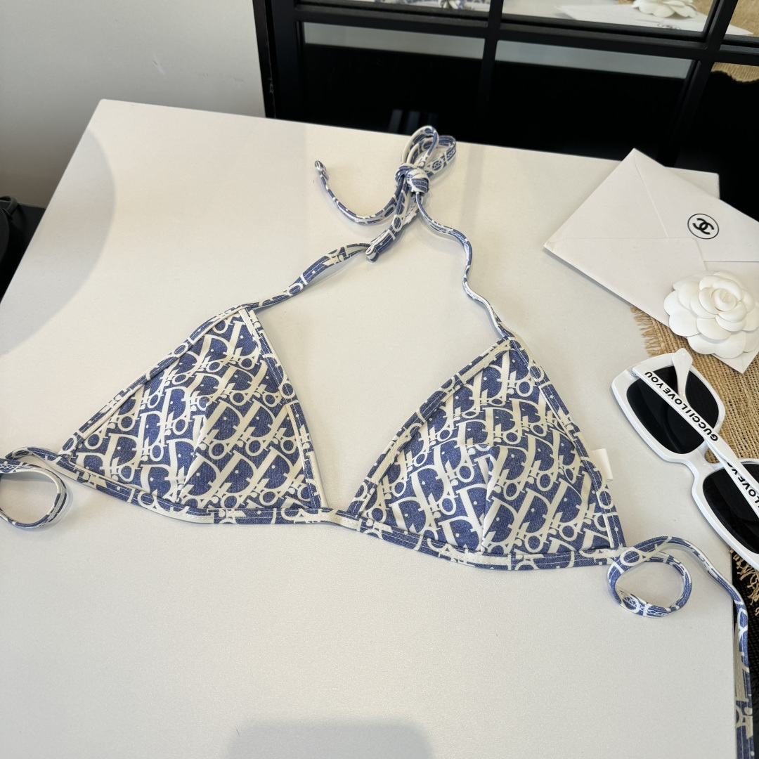 。Dior迪奥 新款比基尼泳衣👙❤️😍🥰适合多种场景的游泳衣🏊‍♀️海边 游泳池 温泉 水上乐园 漂流都