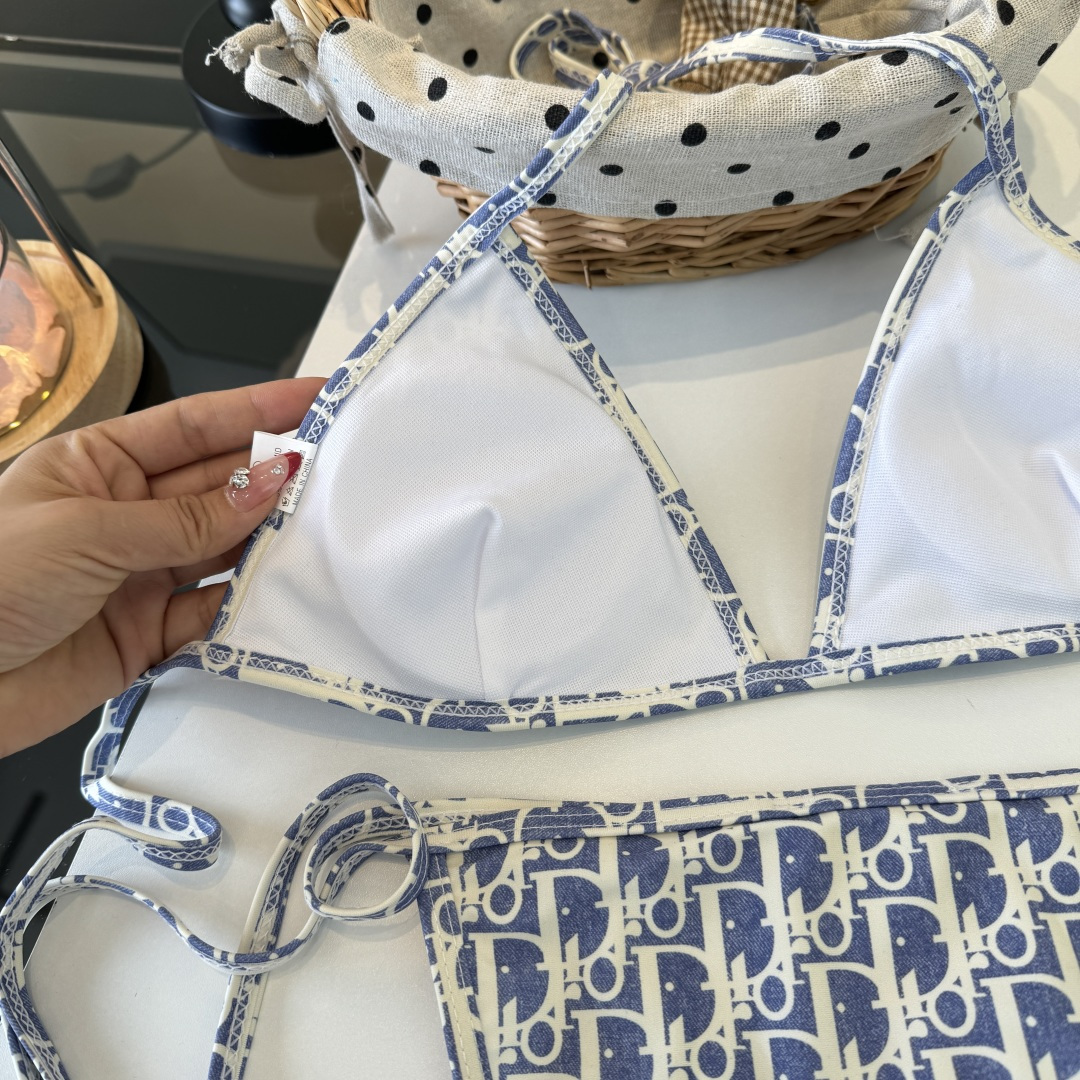 。Dior迪奥 新款比基尼泳衣👙❤️😍🥰适合多种场景的游泳衣🏊‍♀️海边 游泳池 温泉 水上乐园 漂流都