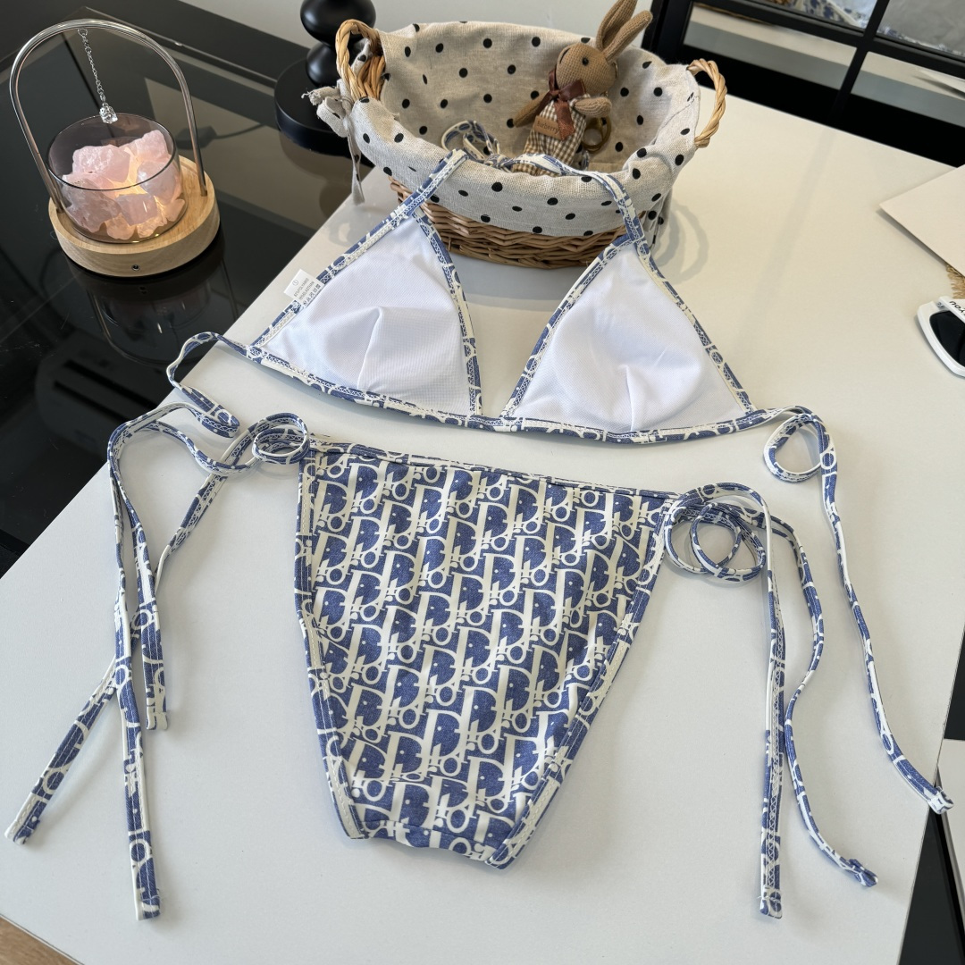 。Dior迪奥 新款比基尼泳衣👙❤️😍🥰适合多种场景的游泳衣🏊‍♀️海边 游泳池 温泉 水上乐园 漂流都