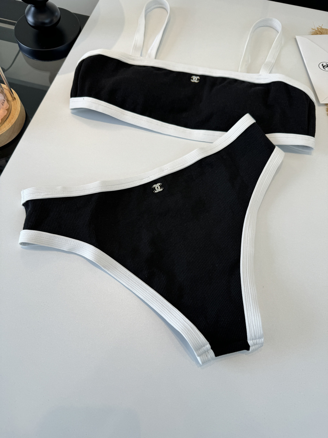 Chanel香奈儿新款比基尼泳衣👙❤️😍🥰适合多种场景的游泳衣🏊‍♀️海边 游泳池 温泉 水上乐园 漂流