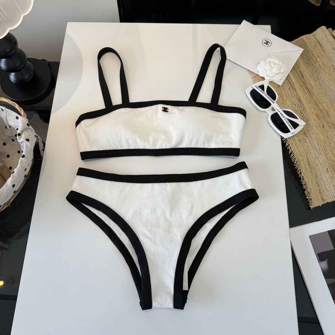 Chanel香奈儿新款比基尼泳衣👙❤️😍🥰适合多种场景的游泳衣🏊‍♀️海边 游泳池 温泉 水上乐园 漂流