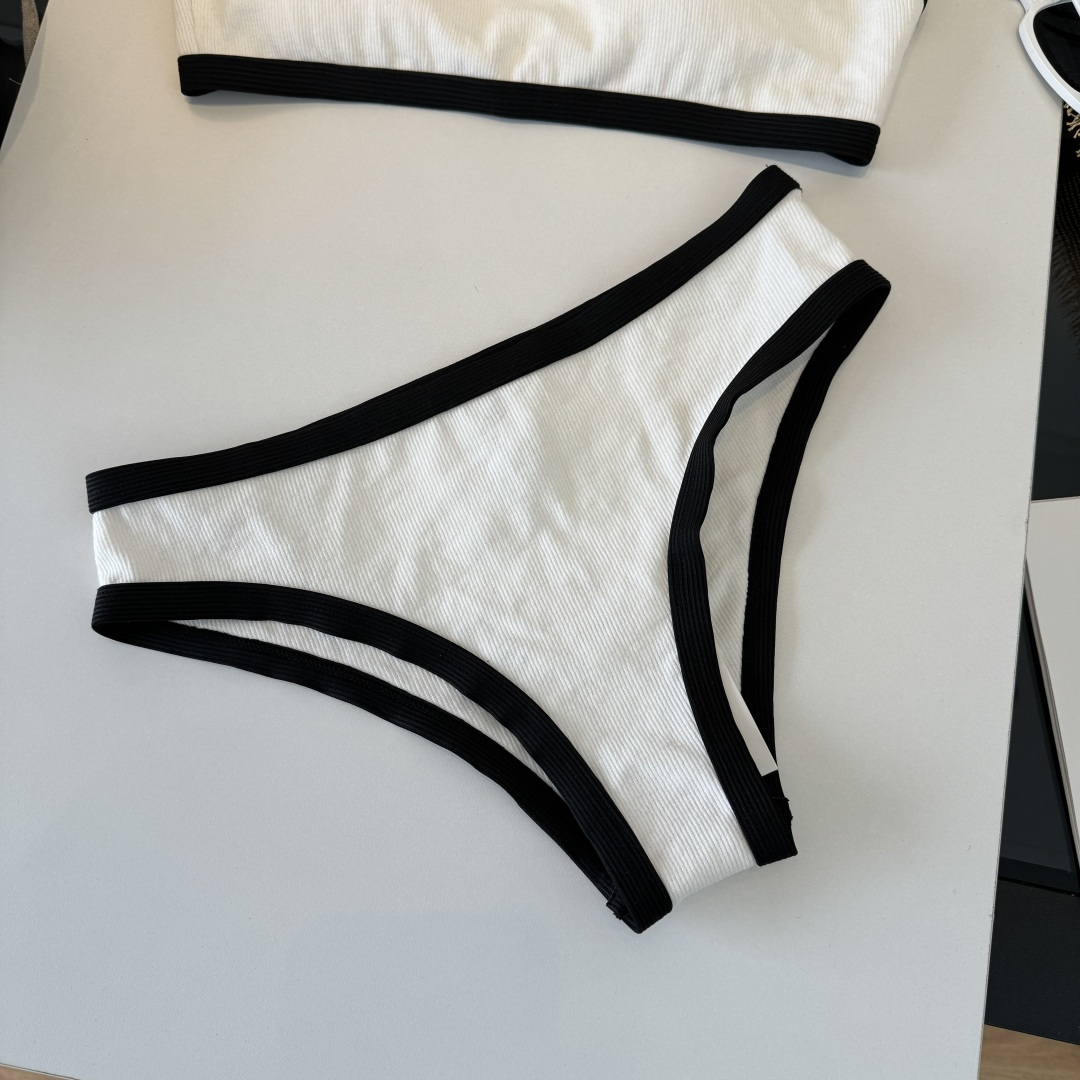 Chanel香奈儿新款比基尼泳衣👙❤️😍🥰适合多种场景的游泳衣🏊‍♀️海边 游泳池 温泉 水上乐园 漂流