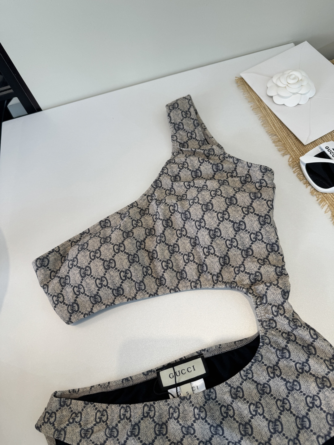 。Gucci古奇连体泳衣👙 上身超级棒！同步各大专柜发售，自然而然呈现时尚感！十分减龄，具有年轻活力。 