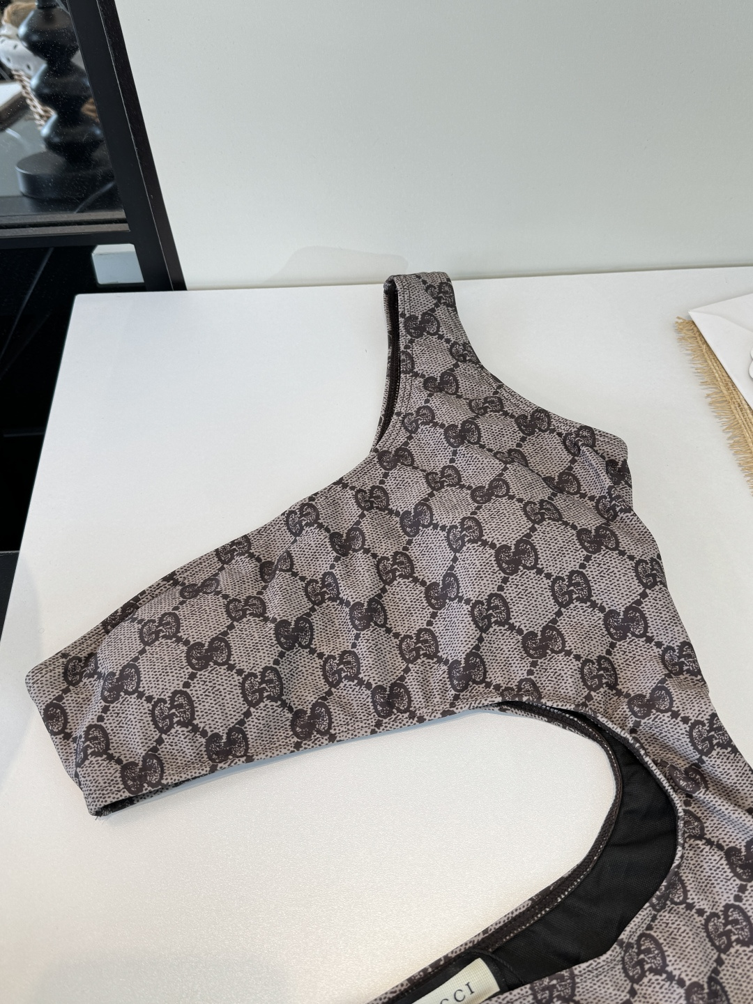 。Gucci古奇连体泳衣👙 上身超级棒！同步各大专柜发售，自然而然呈现时尚感！十分减龄，具有年轻活力。 